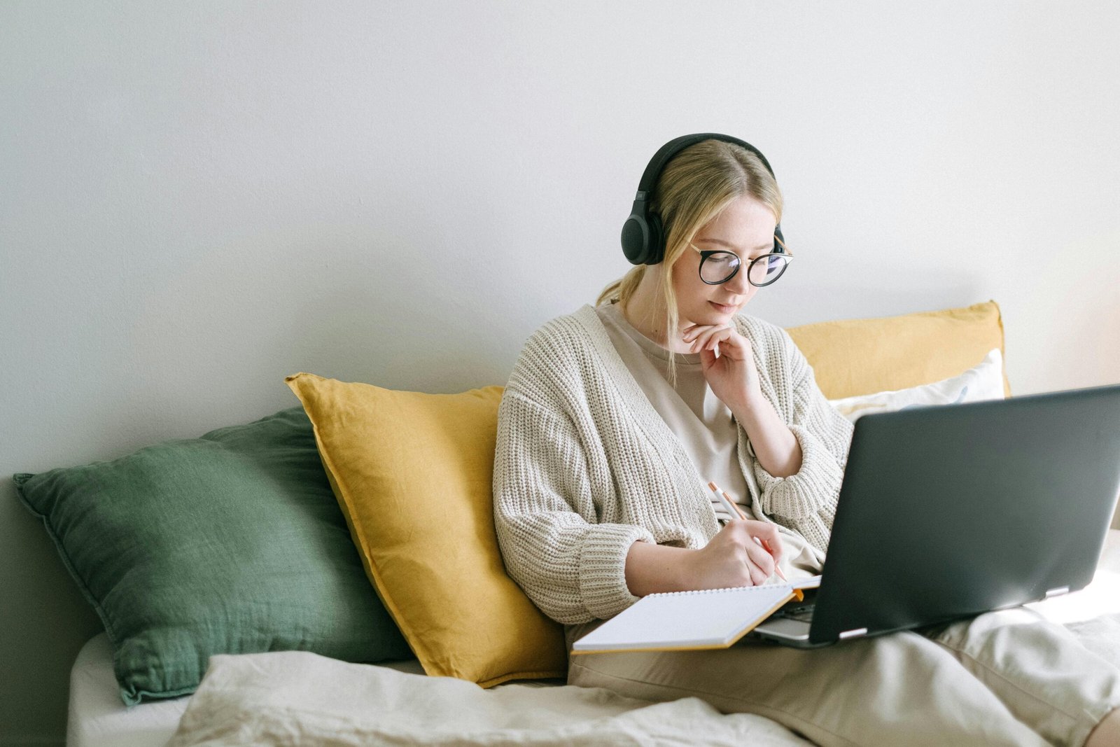 Essential Software for Managing Your Online Business