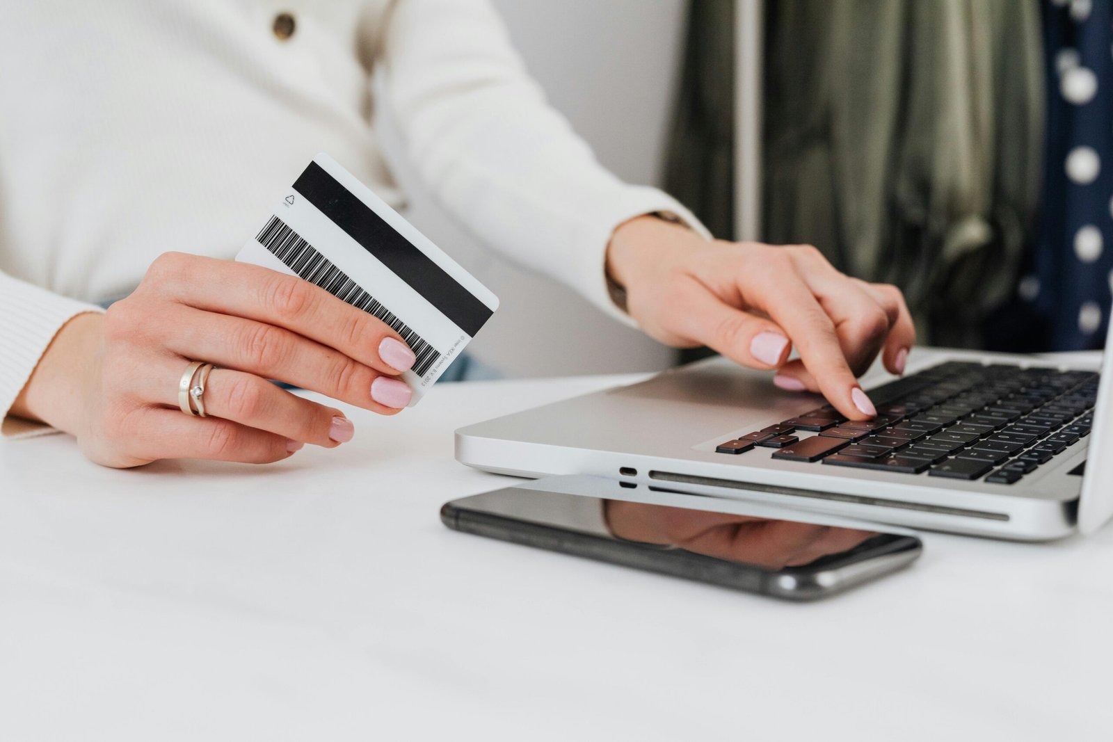 Is Dropshipping Worth It in 2025? 6 Things To Consider Is dropshipping worth it in 2024? Why is dropshipping still popular in 2024? The advantages of dropshipping 6 things to know before starting a dropshipping business Is dropshipping worth it FAQ