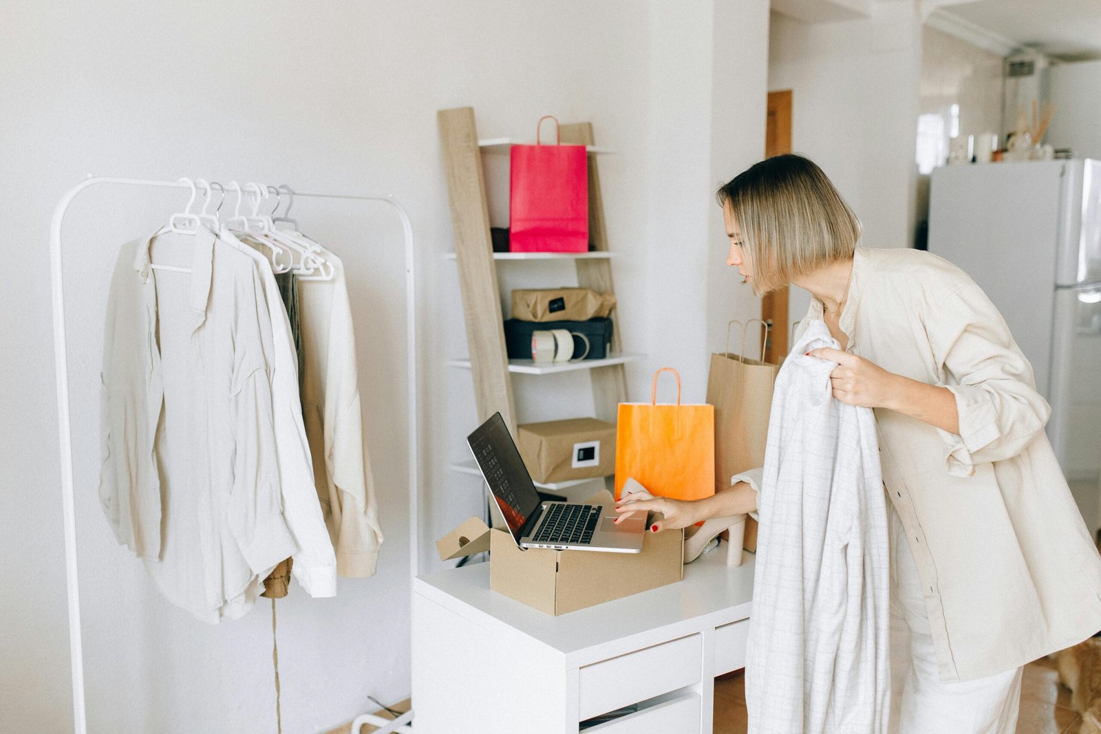 The Ultimate Guide to Amazon Dropshipping in 2025